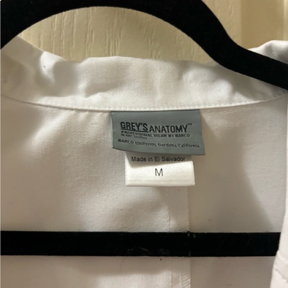 NWT Women’s White Lab Coat with organizer - Picture 2 of 6